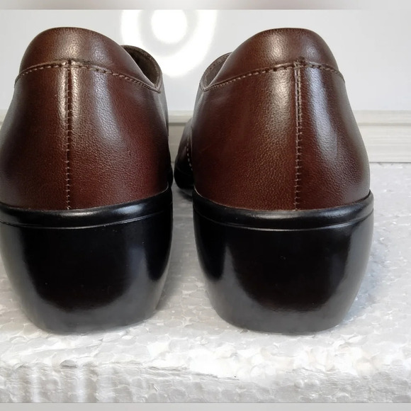 Clarks Leather Slip-on Mary Jane Women Shoes 8M Round tip Wedge heel 1.5" - Picture 7 of 9